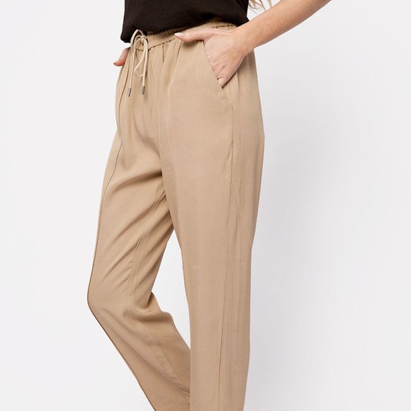ATM Viscose Twill Cropped Pull-On Pant in Dune - Picture 3 of 4